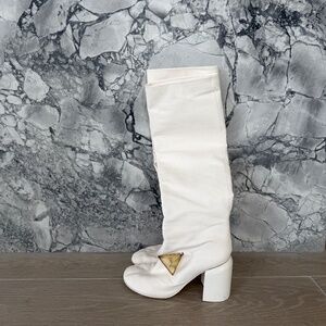 Jil Sander White Heeled Boote with Hold Triangle Accent